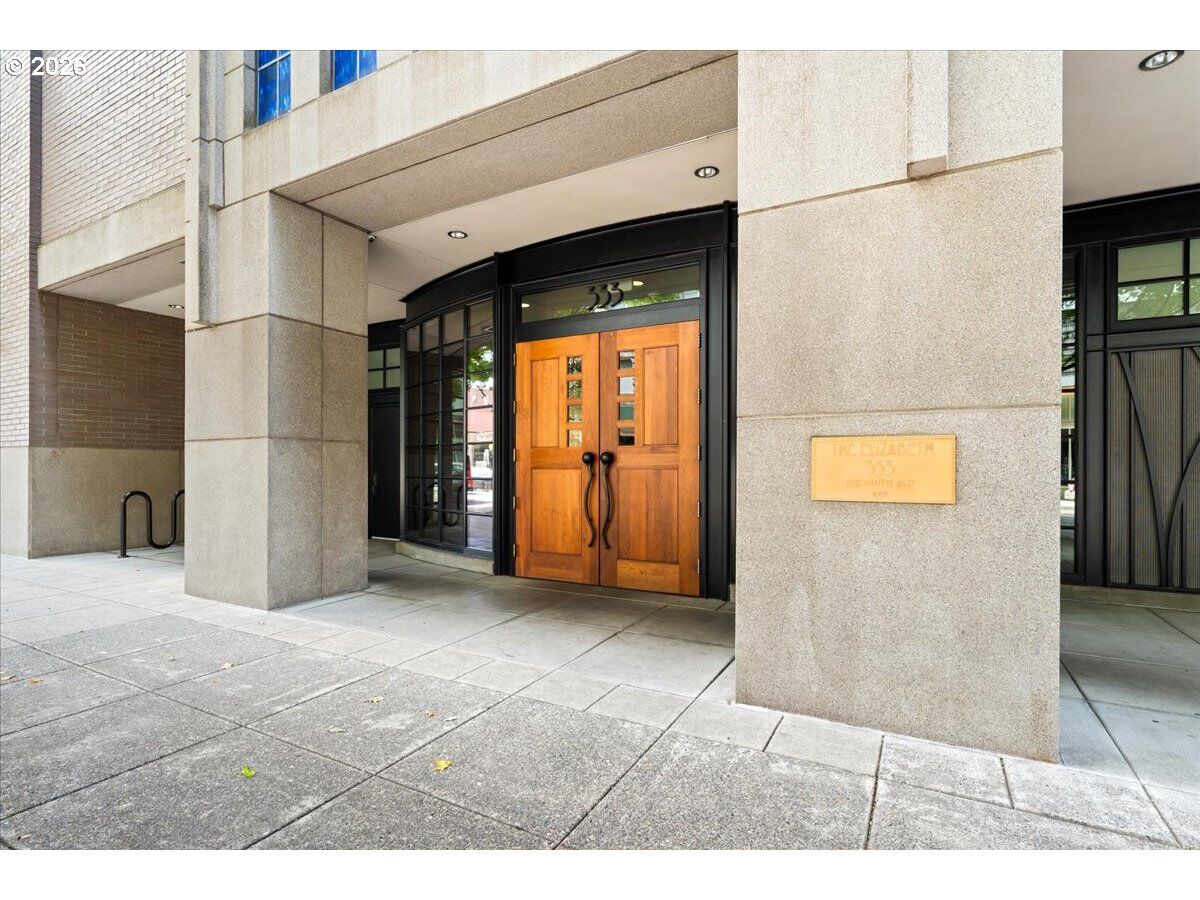 Property Photo: 333 NW 9th Ave 609 OR 97209