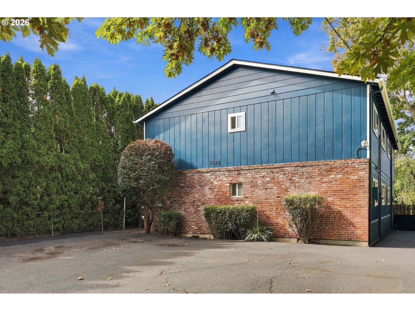 Property Photo:  2121 SE 50th Ave  OR 97215 