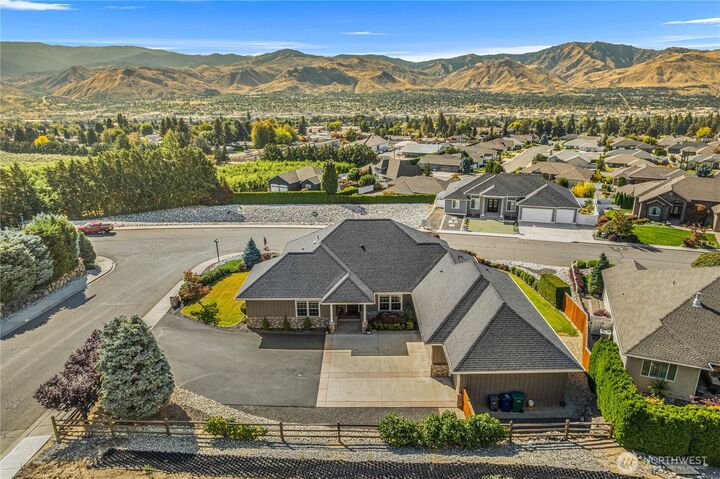 Property Photo: 855 Briarwood Terrace WA 98802