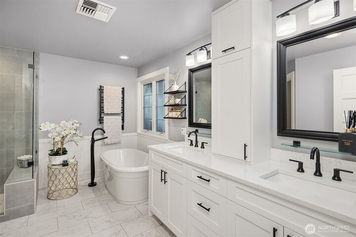 Property Photo: 6625 Fairway Ave SE WA 98065