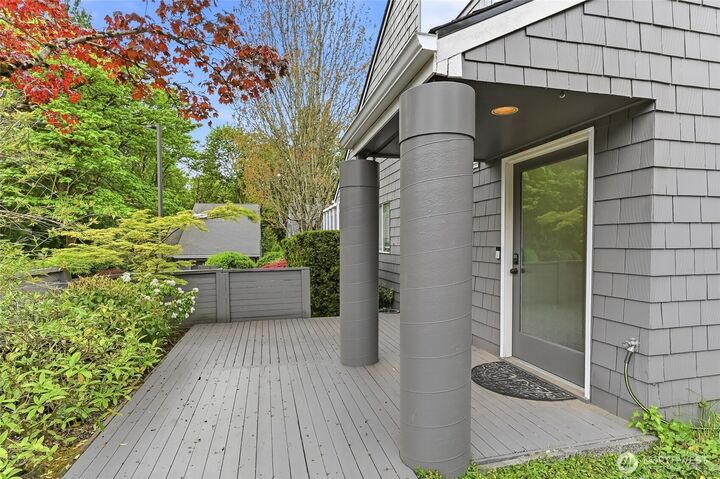 Property Photo: 613 Bellevue Way SE WA 98004