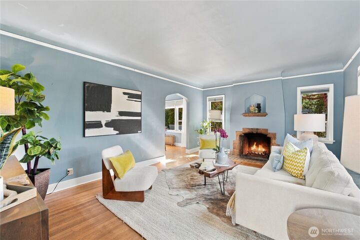 Property Photo:  3910  Woodlawn Avenue N  WA 98103 