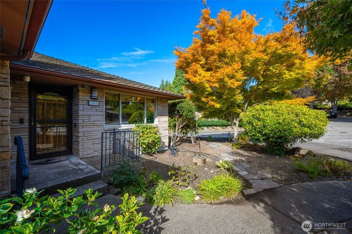 Property Photo: 1961 31st Avenue W WA 98199