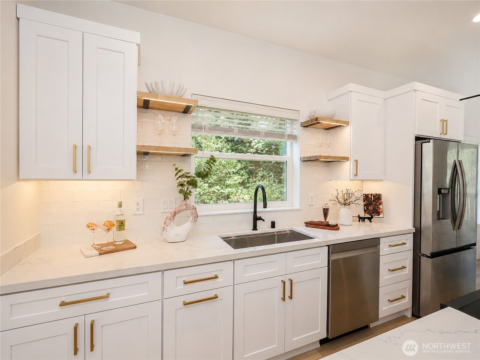 Property Photo:  3333  Nassau St  WA 98201 
