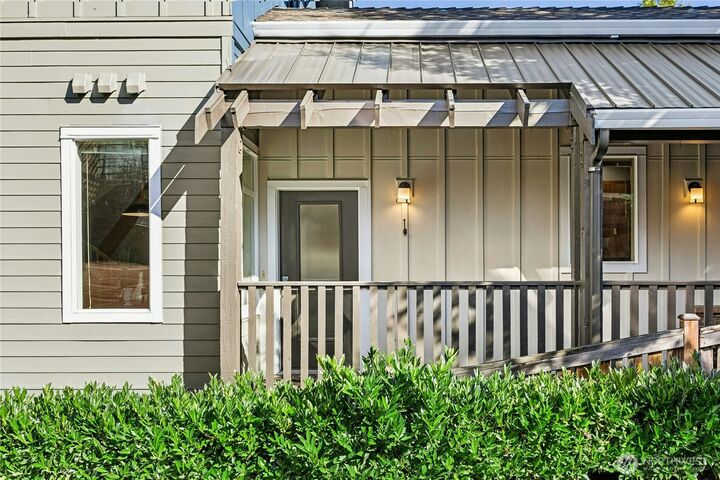 Property Photo: 178 Cougar Ridge Road NW 2301 WA 98027