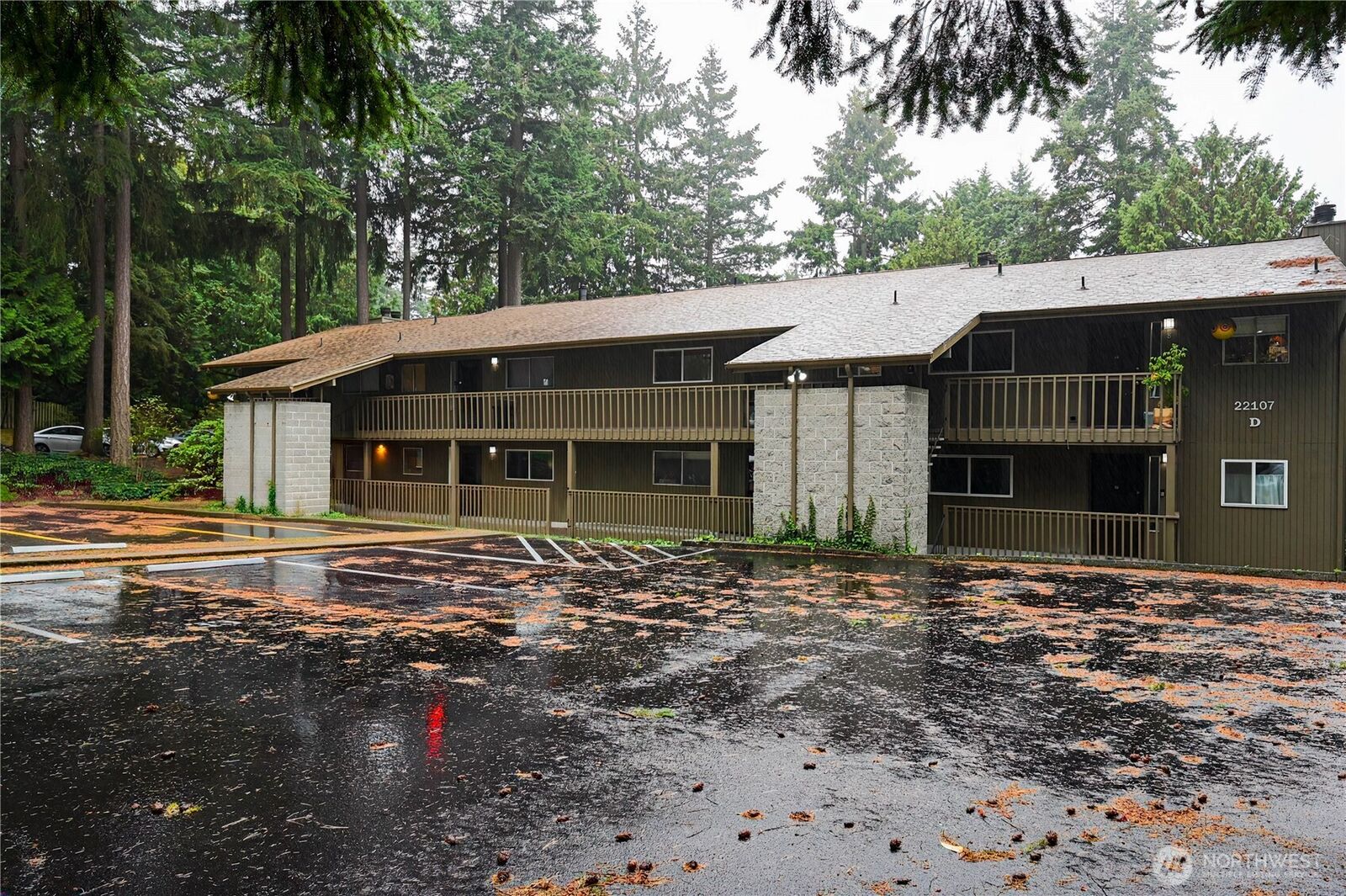 Property Photo: 22107 66th Avenue W 7D WA 98043