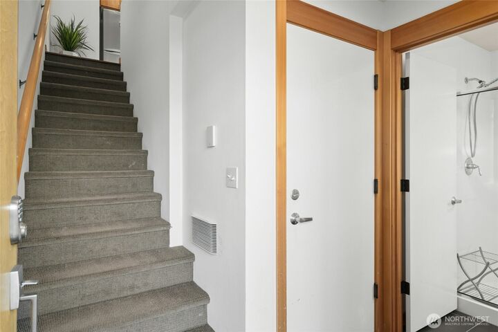 Property Photo:  4331  9th Avenue NE C  WA 98105 