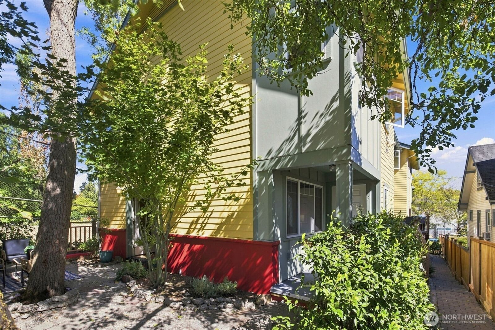 Property Photo: 6527 21st Avenue NE 3 WA 98115