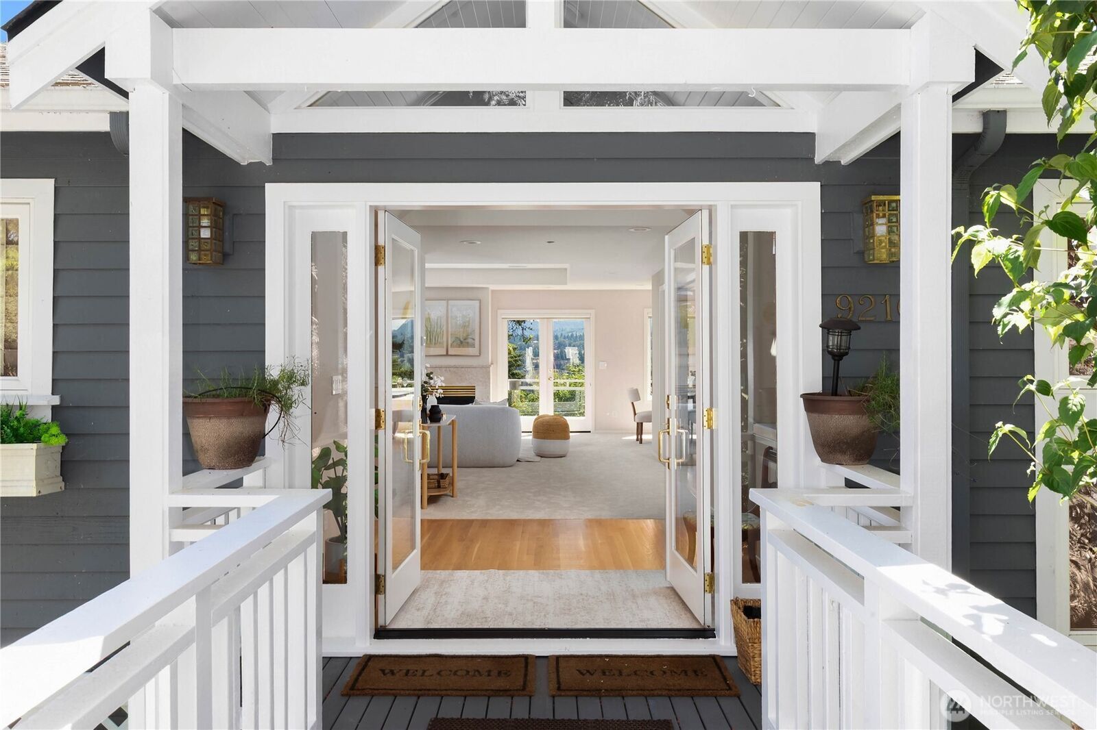 Property Photo:  9210  Parkwood Ridge Road  WA 98040 
