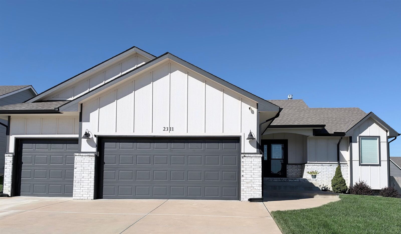 Property Photo:  2311 S Chateau St  KS 67207 