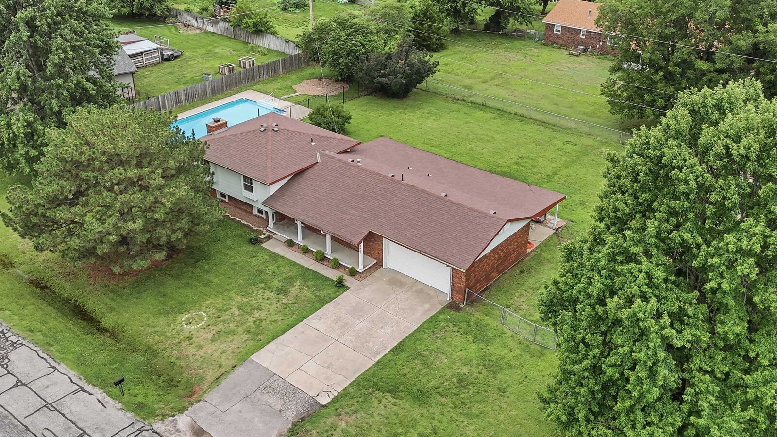 Property Photo: 1401 S Fieldcrest KS 67209