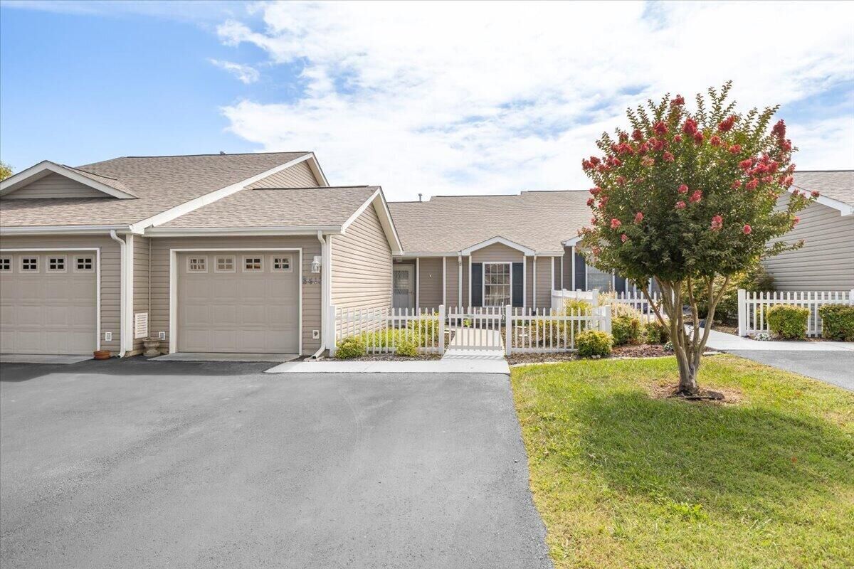 Property Photo:  8413 Pine Hill Ln  VA 24019 