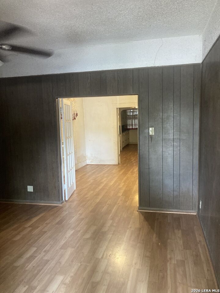 Property Photo: 651 Barrett Pl TX 78225