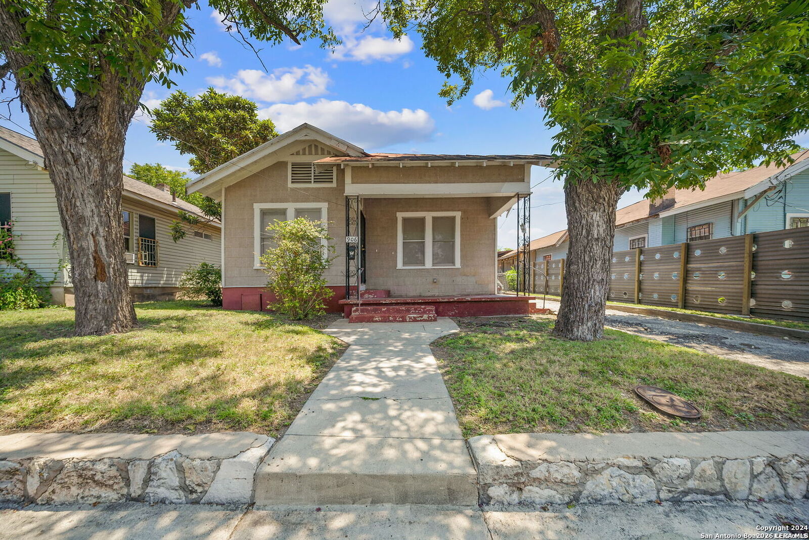 Property Photo:  906 S Gevers St  TX 78210 
