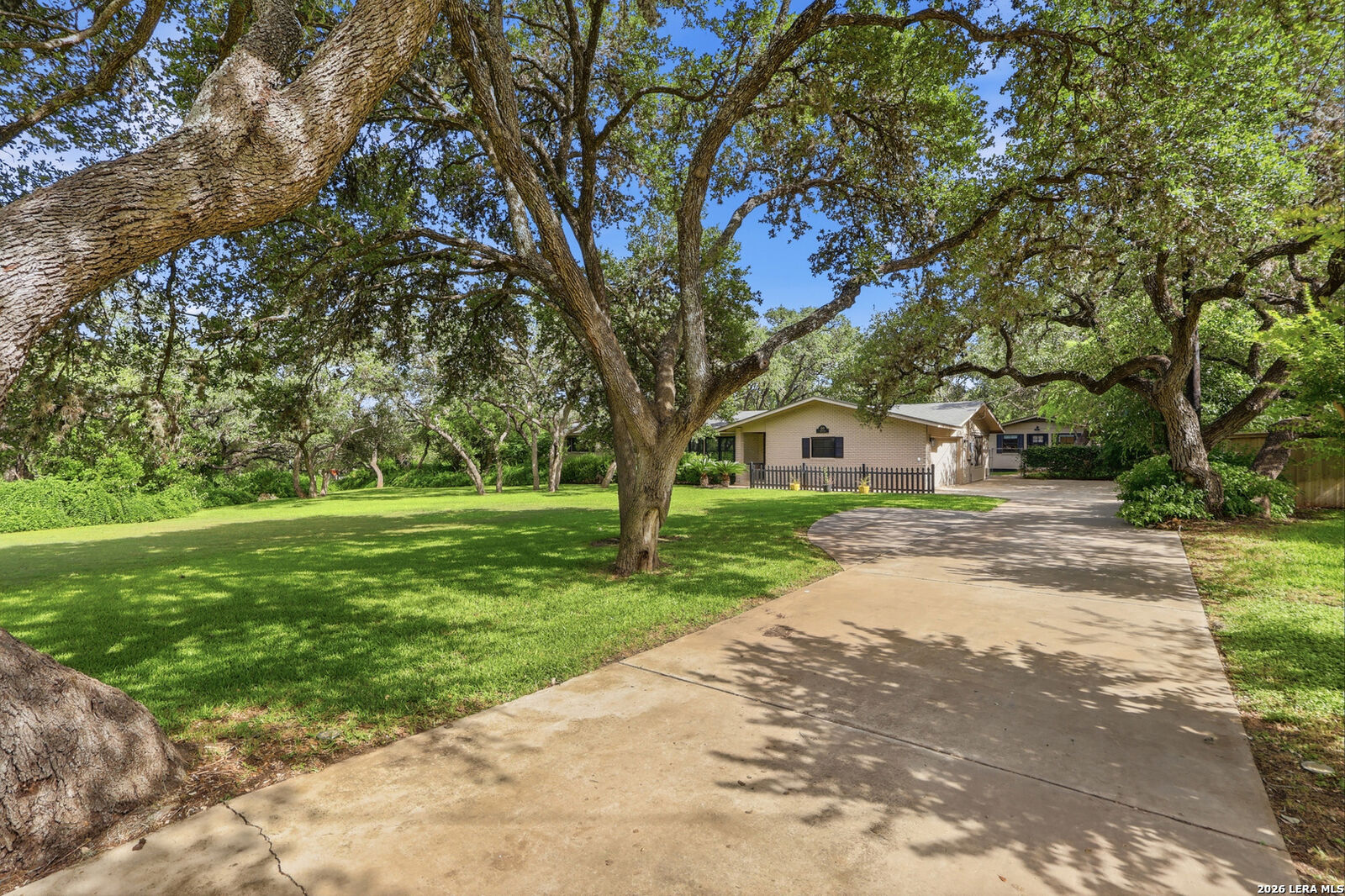Property Photo: 100 Fleetwood Dr TX 78232