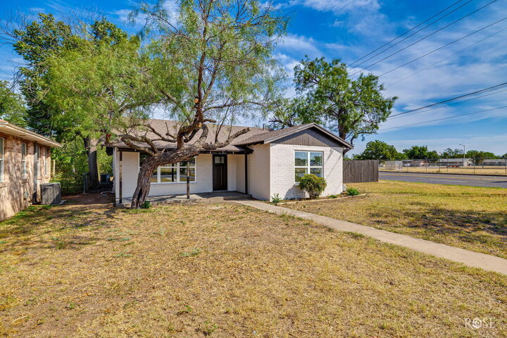 Property Photo:  318 Glenmore Drive  TX 76903 