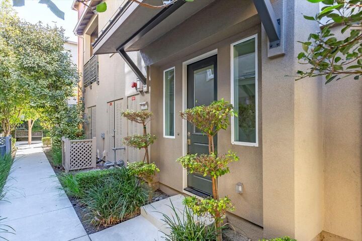 Property Photo:  584 San Posadas Terrace 100  CA 94085 