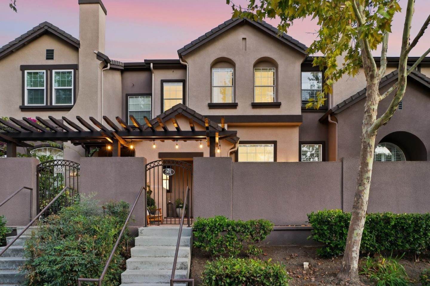 Property Photo: 961 Goodacre Way CA 95125