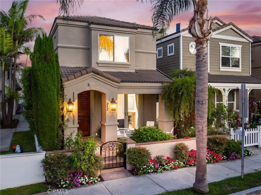 Property Photo:  212 5th Street  CA 90740 