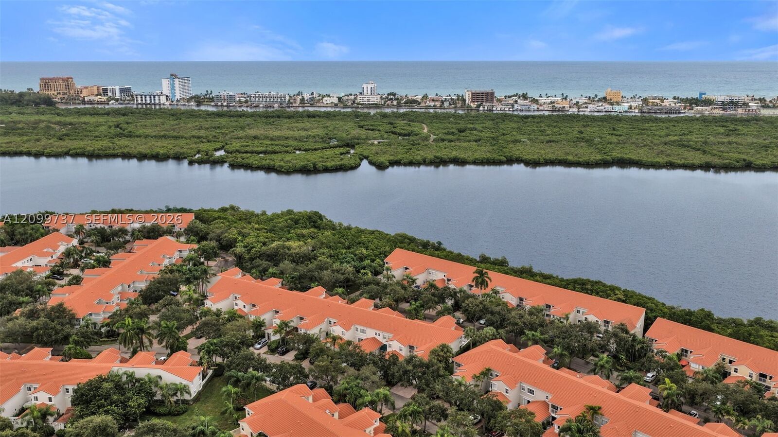 Property Photo: 1620 Weeping Willow Way FL 33019