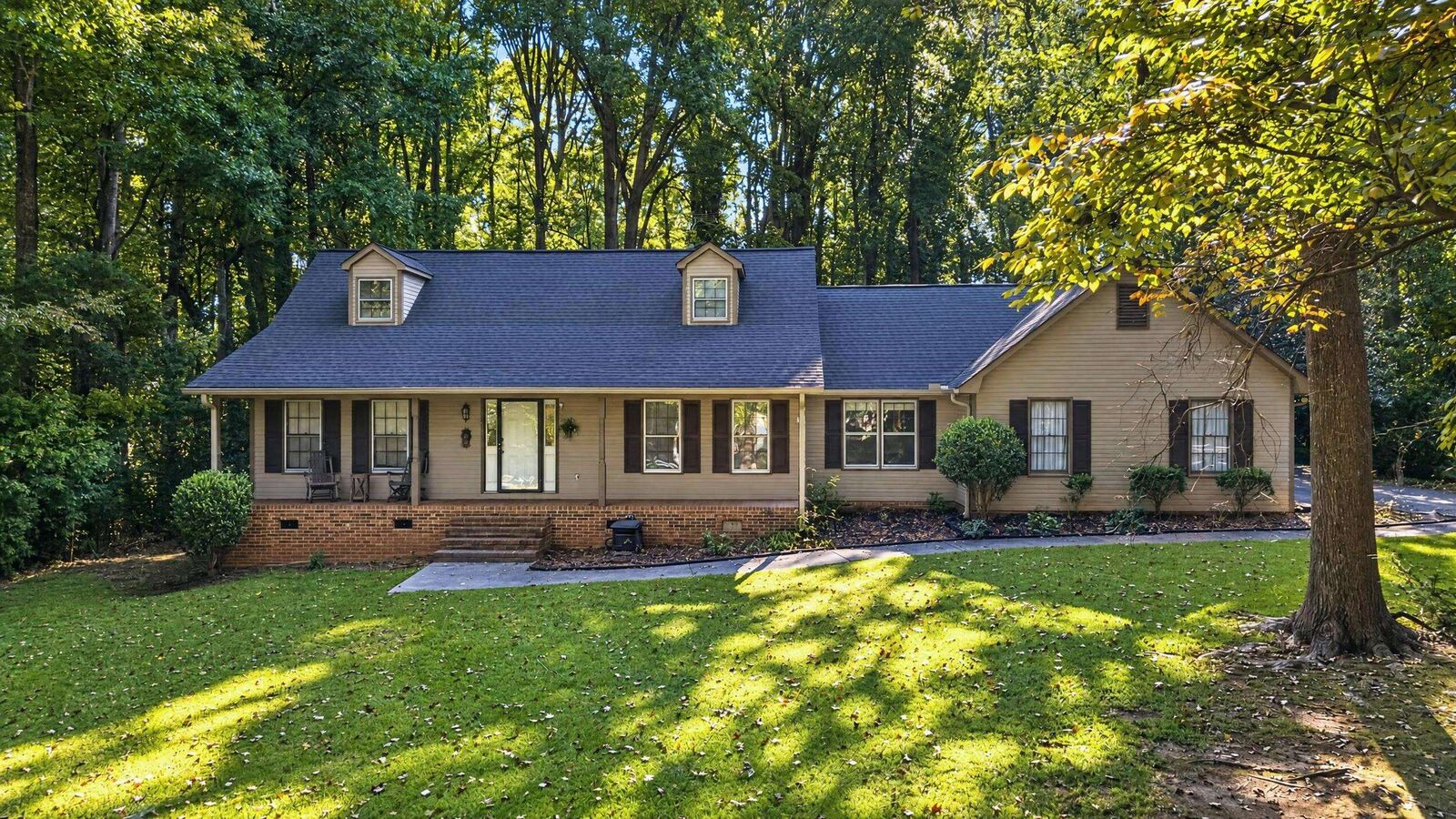 Property Photo:  160 Chestnut Lake Drive  SC 29349 