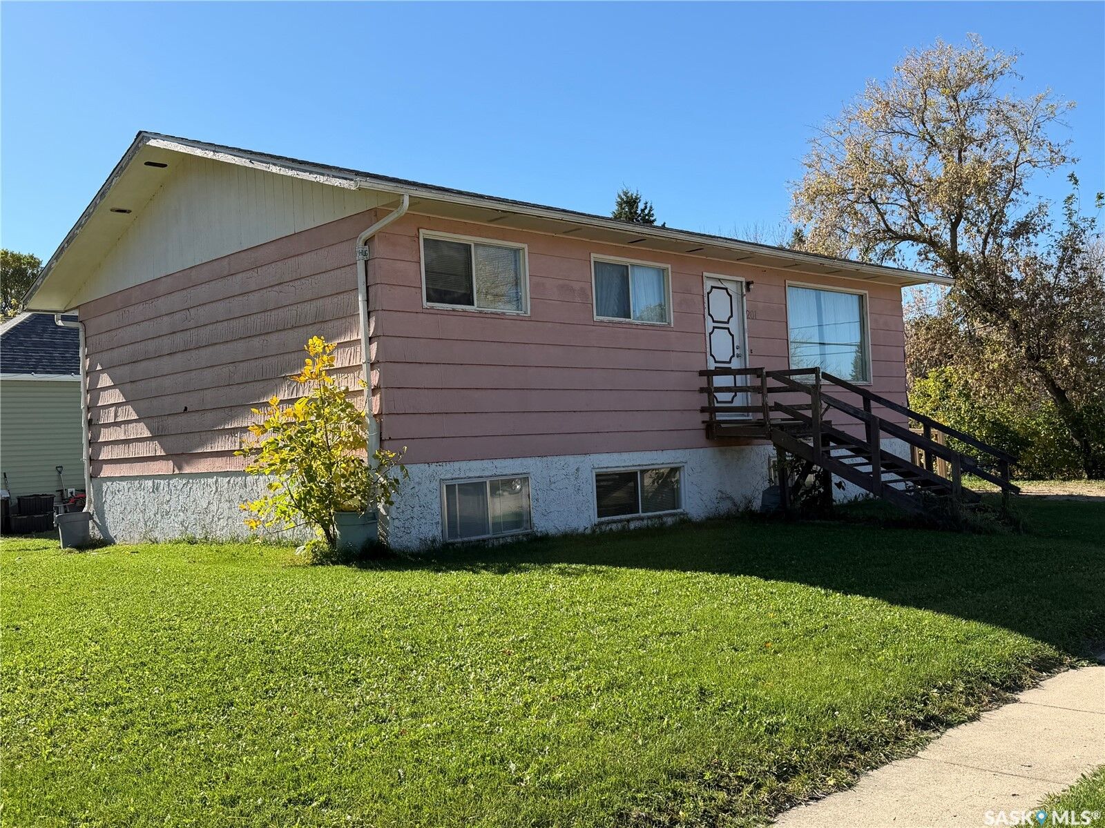 Property Photo:  201 2nd Avenue  SK S0E 1A0 