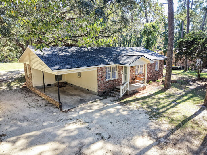 Property Photo:  810 N Pinetree Blvd  GA 31792 
