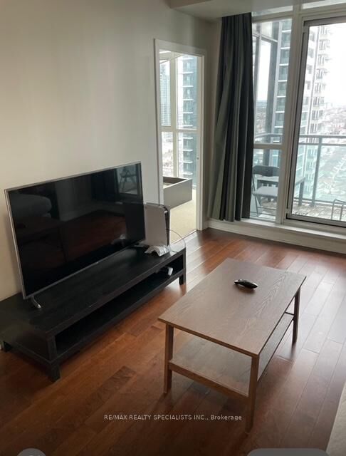 Property Photo:  4070 Confederation Parkway W 1605  ON L5B 0E9 