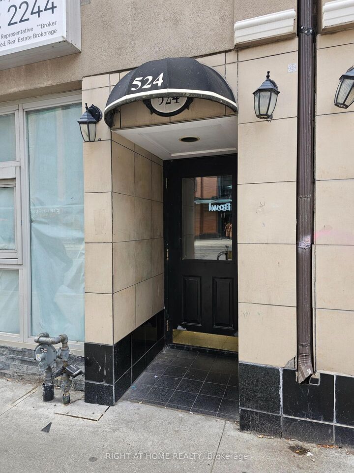 Property Photo:  524 Yonge Street 300  ON M4Y 1X9 
