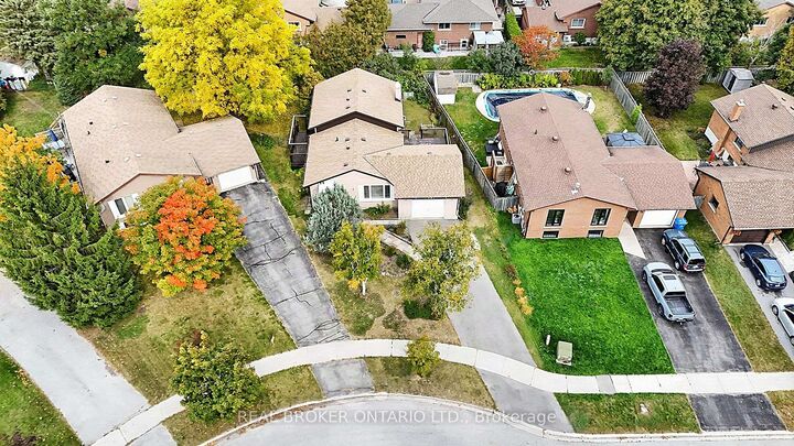 Property Photo:  36 Dutch Settlers Court  ON L9N 1M2 
