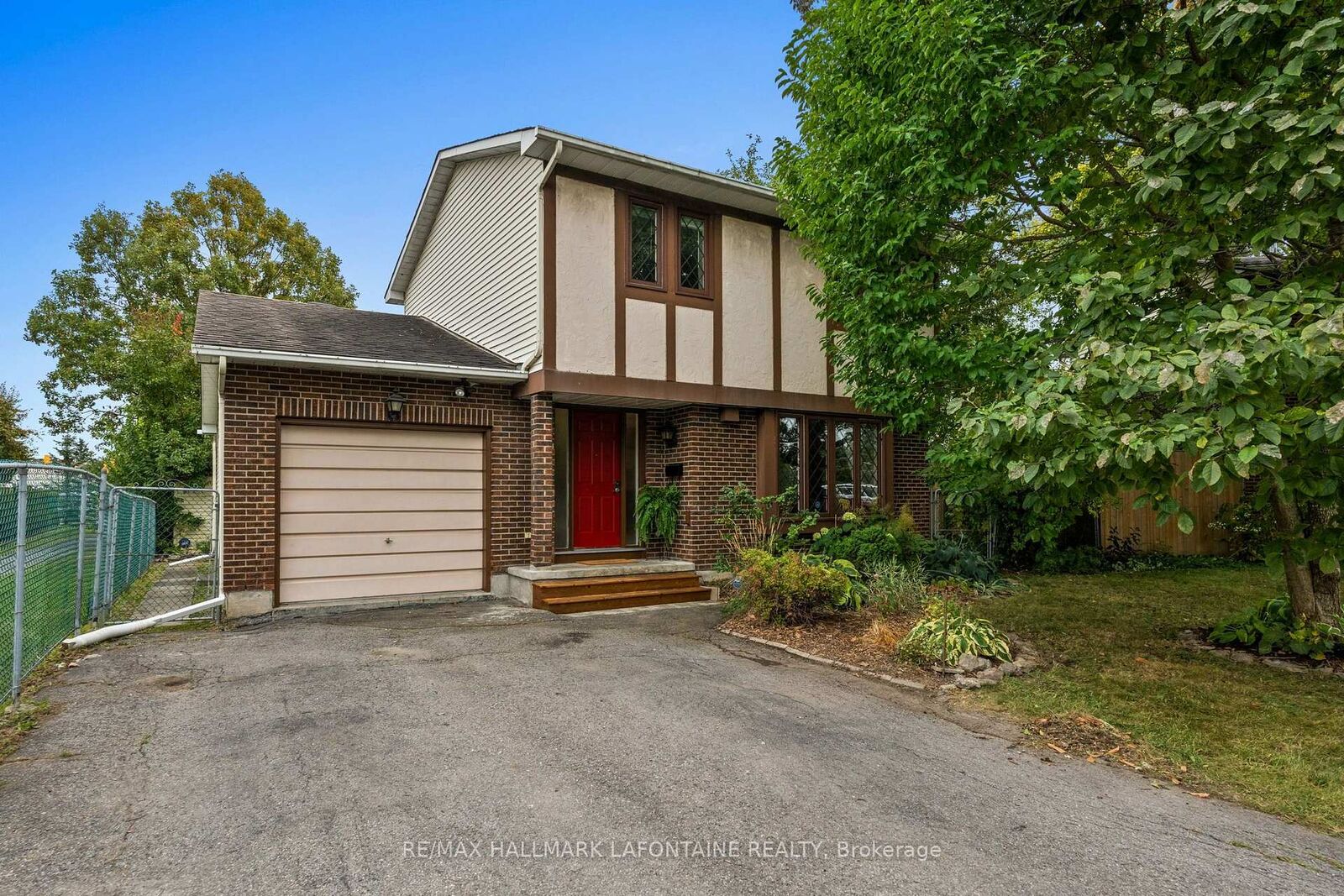 Property Photo:  6440 Glen Knolls Drive Ottawa On K1c2x2 Drive  ON K1C 2X2 