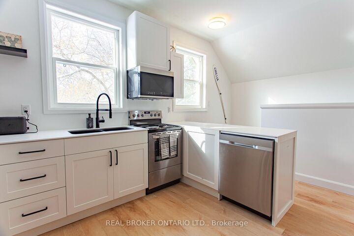 Property Photo:  97 Albert Street S Upper  ON L3V 5L1 