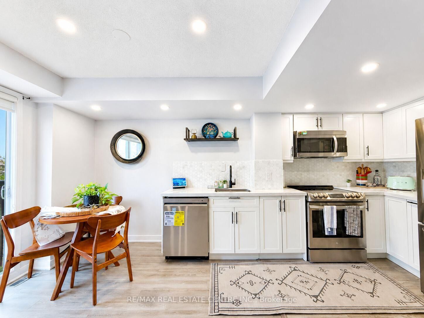 Property Photo:  16 Laidlaw Street 920  ON M6K 1X2 