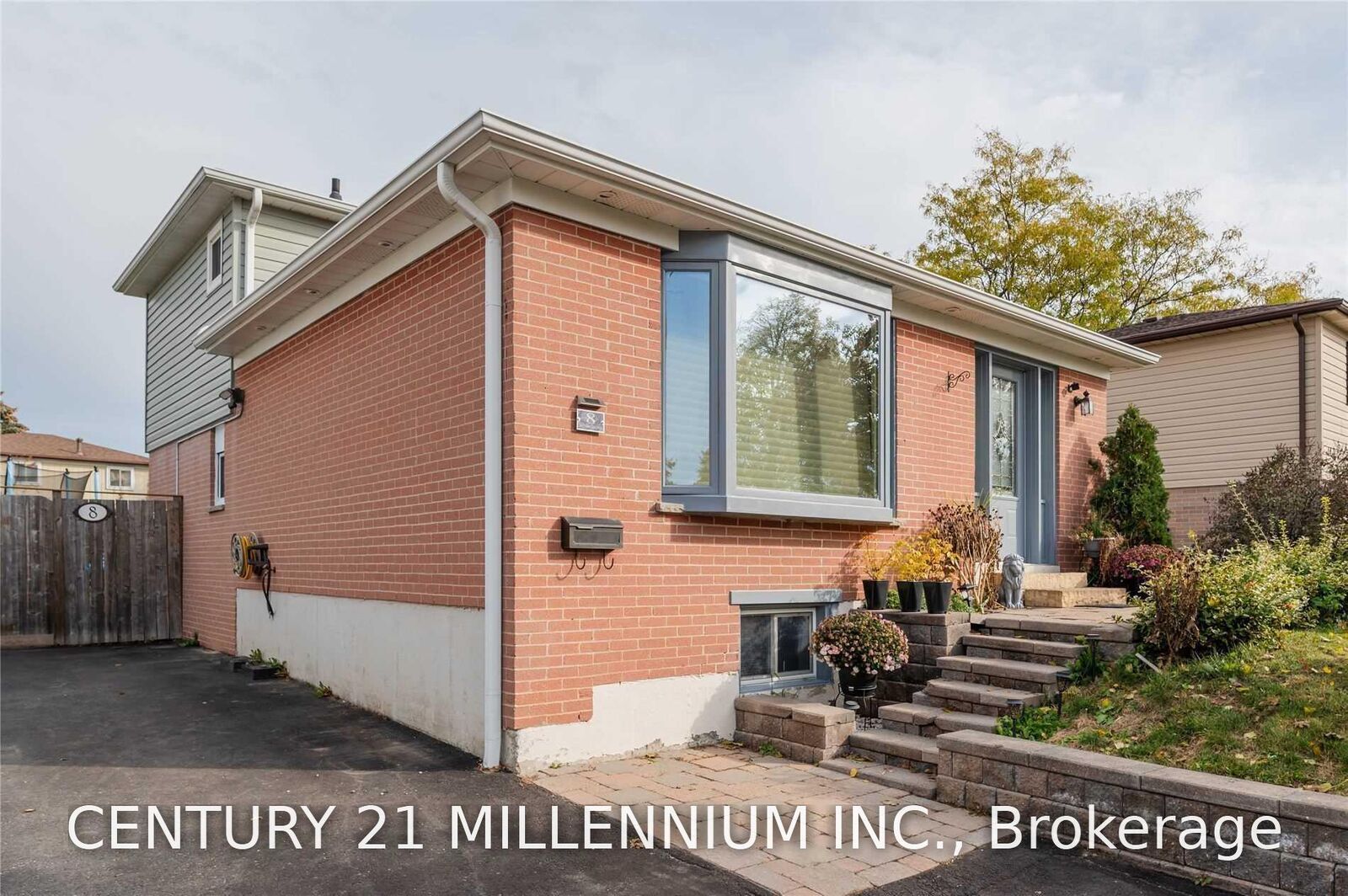 Property Photo:  8 Sutherland Avenue  ON L6V 2H4 