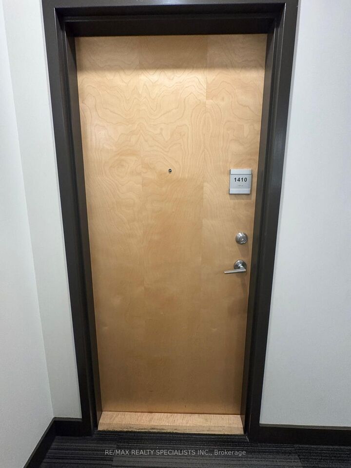 Property Photo: 100 Garment Street N 1410 ON N2G 0C3