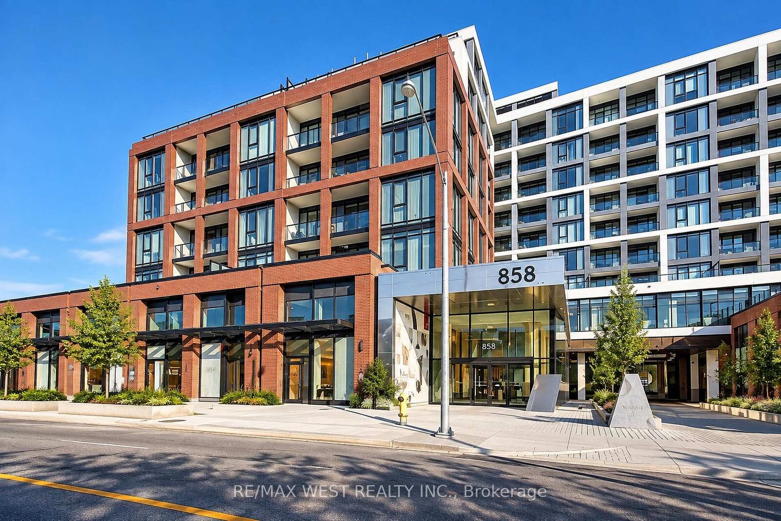 Property Photo:  858 Dupont Street Ph04  ON M6G 0C1 