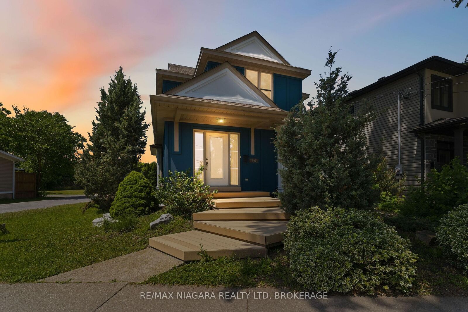 Property Photo:  291 Vine Street  ON L2M 4T4 