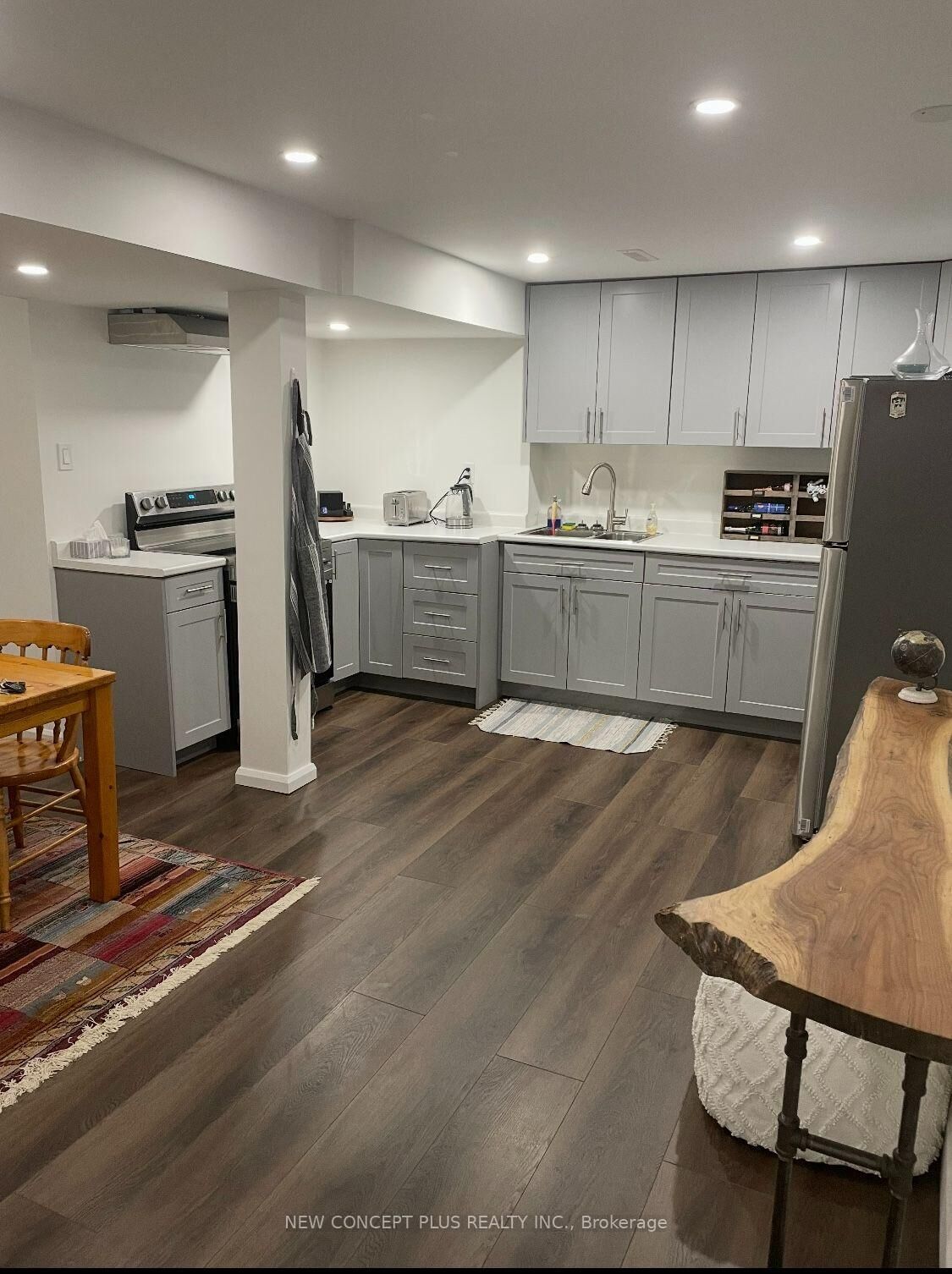 Property Photo:  41 Royaledge Way Basement  ON L8B 0H6 