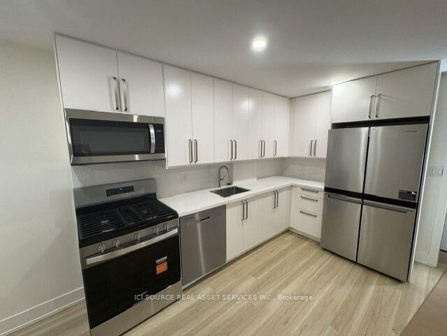 Property Photo:  150 Brunswick Avenue 4  ON M5S 2M2 