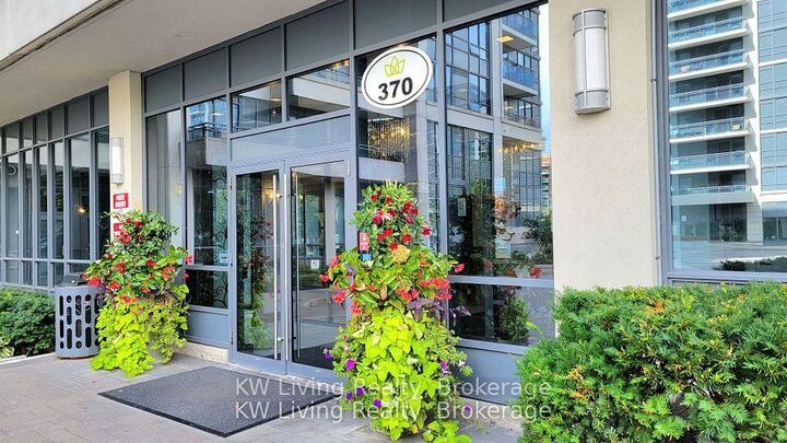 Property Photo:  370 Hwy 7 N/A E 802  ON L4B 0C4 