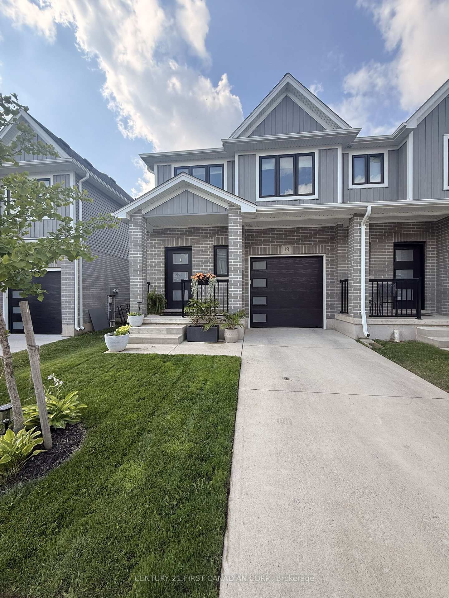 Property Photo:  17 Nicholson Street 19  ON N0M 2J0 
