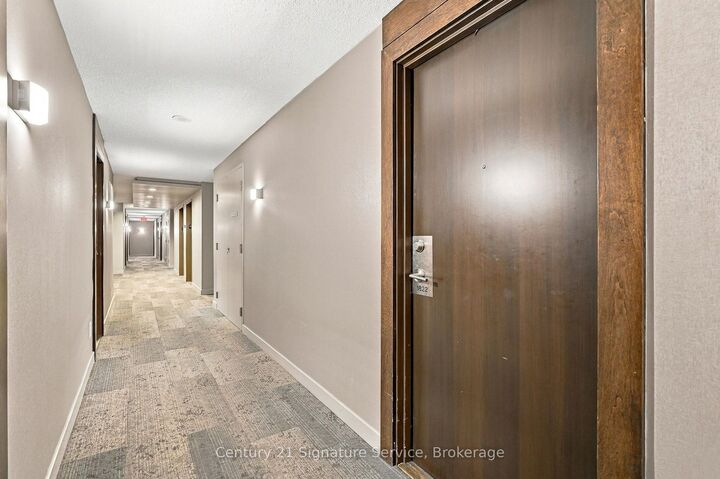 Property Photo:  135 Village Green Square 1822  ON M1S 0G4 