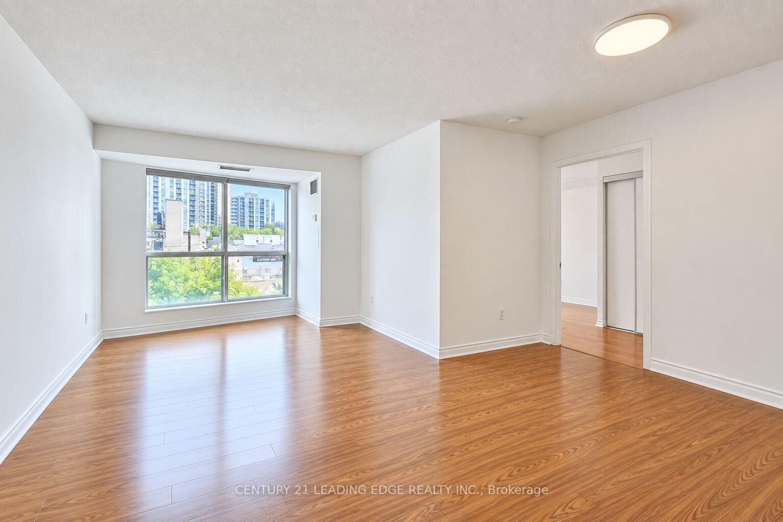 Property Photo:  7 Lorraine Drive W 316  ON M2N 7H2 