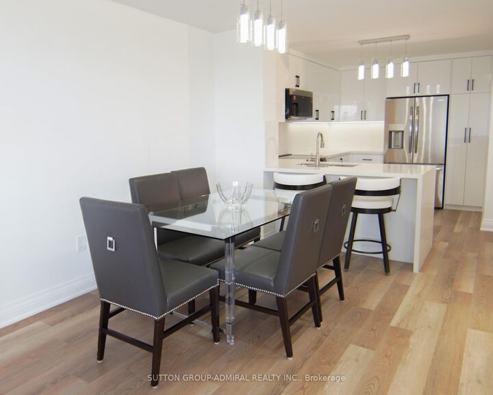 Property Photo:  7420 Bathurst Street 606  ON L4J 6X4 