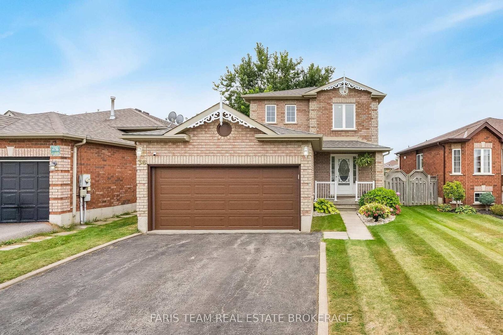 Property Photo:  36 Red Oak Drive  ON L4N 9M3 