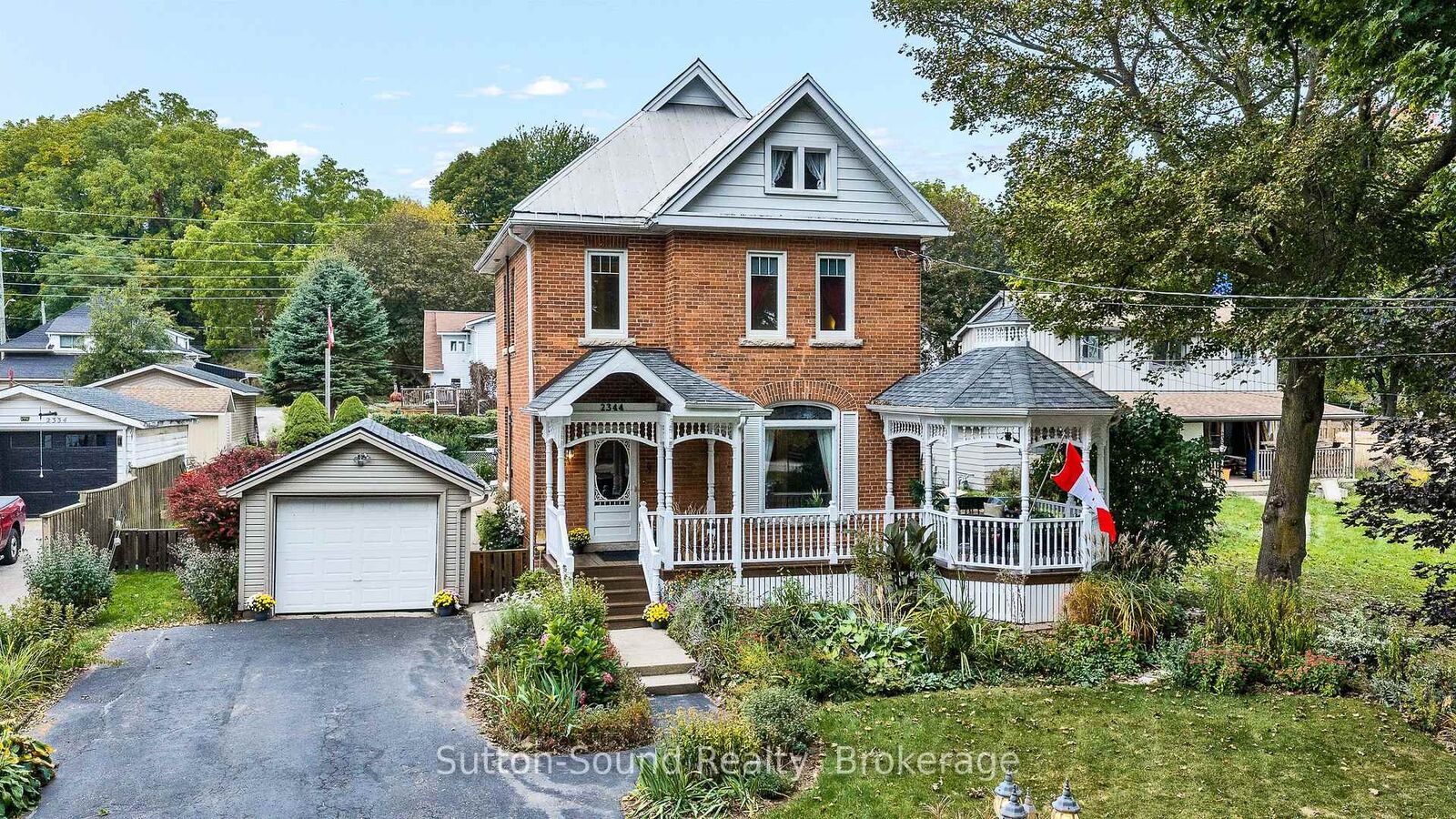 Property Photo: 2344 3rd Avenue ON N4K 4S5