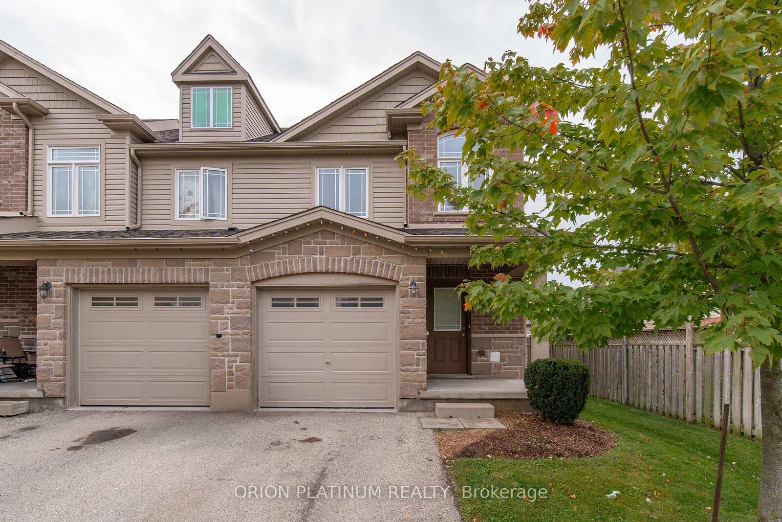 Photo de la propriété:  15 Kingsbury Square  ON N1L 0K6 