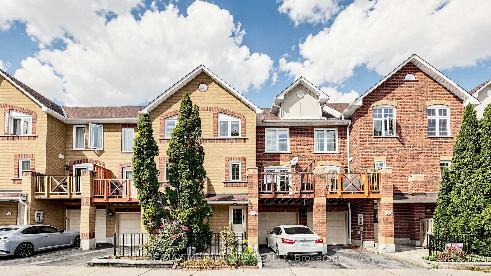 Property Photo:  2 Hedge End Road 123  ON M1B 5Z8 