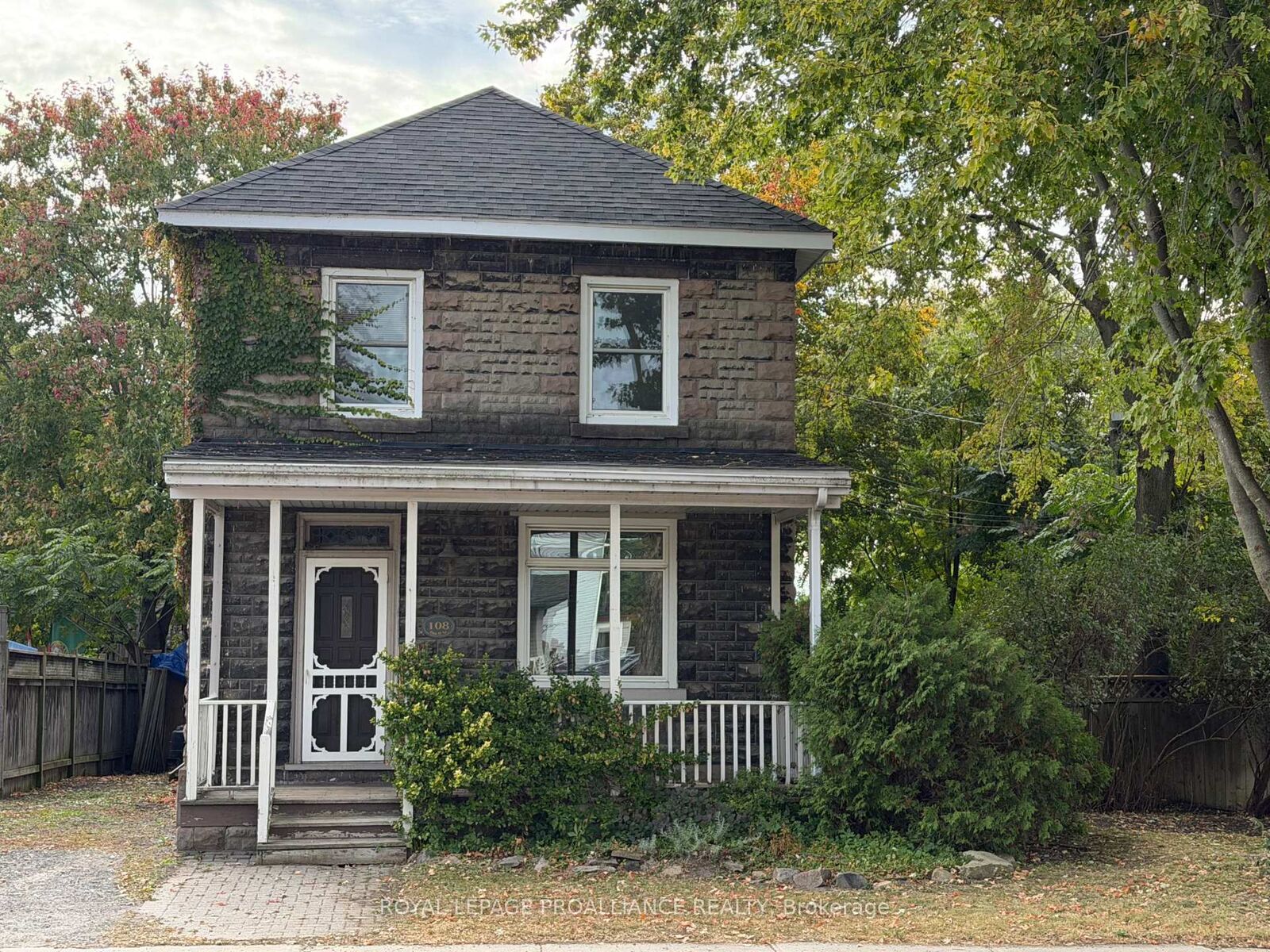 Property Photo:  108 Buell Street  ON K6V 4Y6 