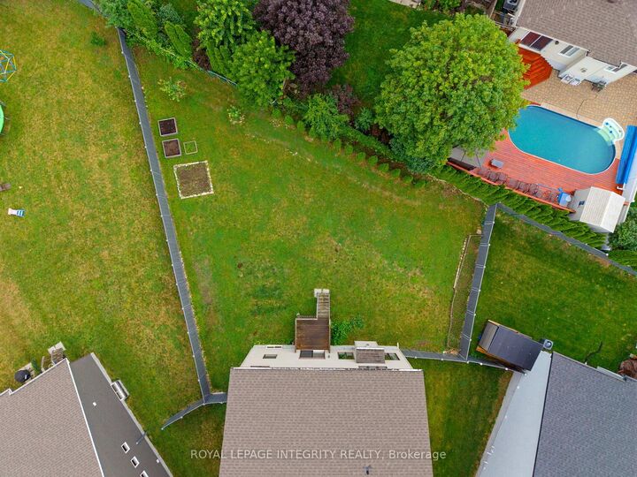 Property Photo:  127 Hickstead Way  ON K2S 0Z5 